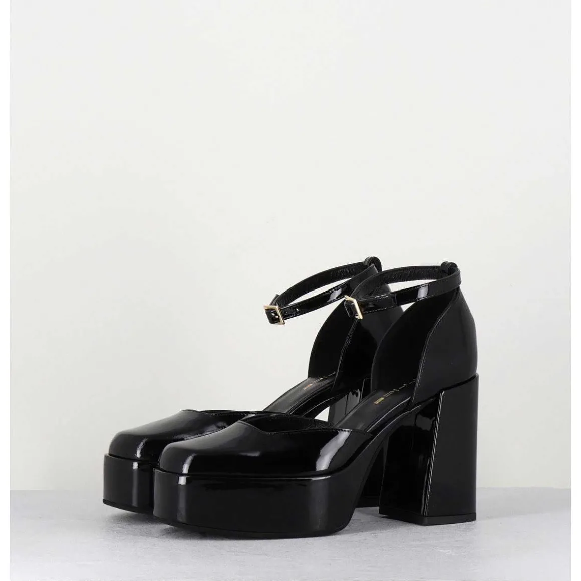 Babies A Plateforme En Cuir Vernis Noir - Square Nero