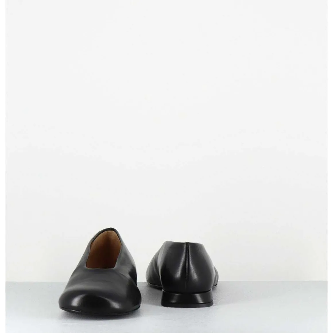 Ballerines Minimalistes En Cuir Souple Noir - Paola Black Nappa
