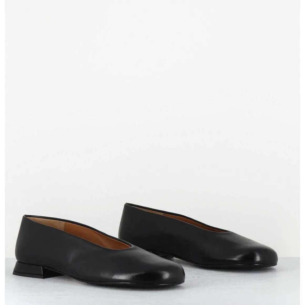 Ballerines Minimalistes En Cuir Souple Noir - Paola Black Nappa