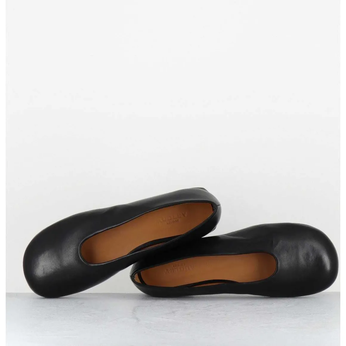 Ballerines Minimalistes En Cuir Souple Noir - Paola Black Nappa
