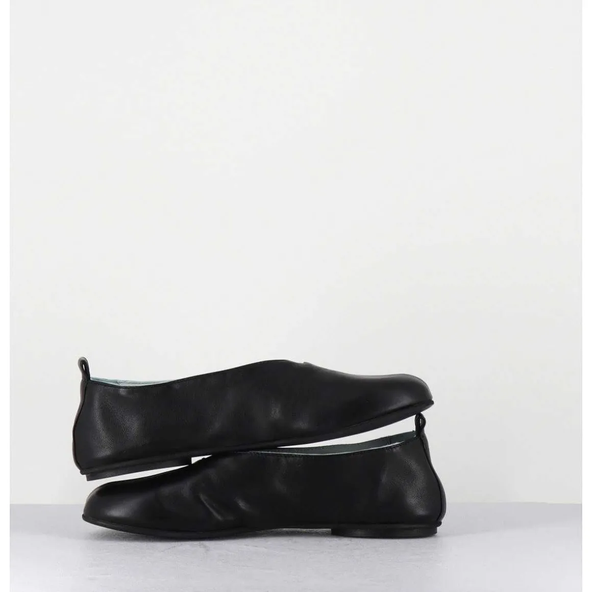 Ballerines Minimalistes En Cuir Souple Noir - Lester Cherie Nero