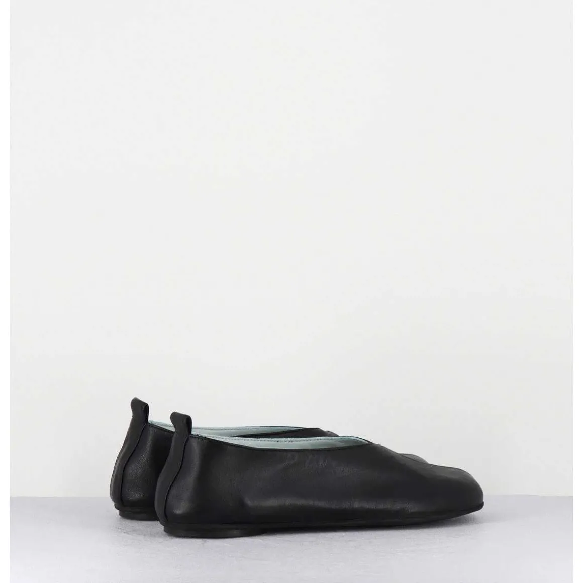 Ballerines Minimalistes En Cuir Souple Noir - Lester Cherie Nero
