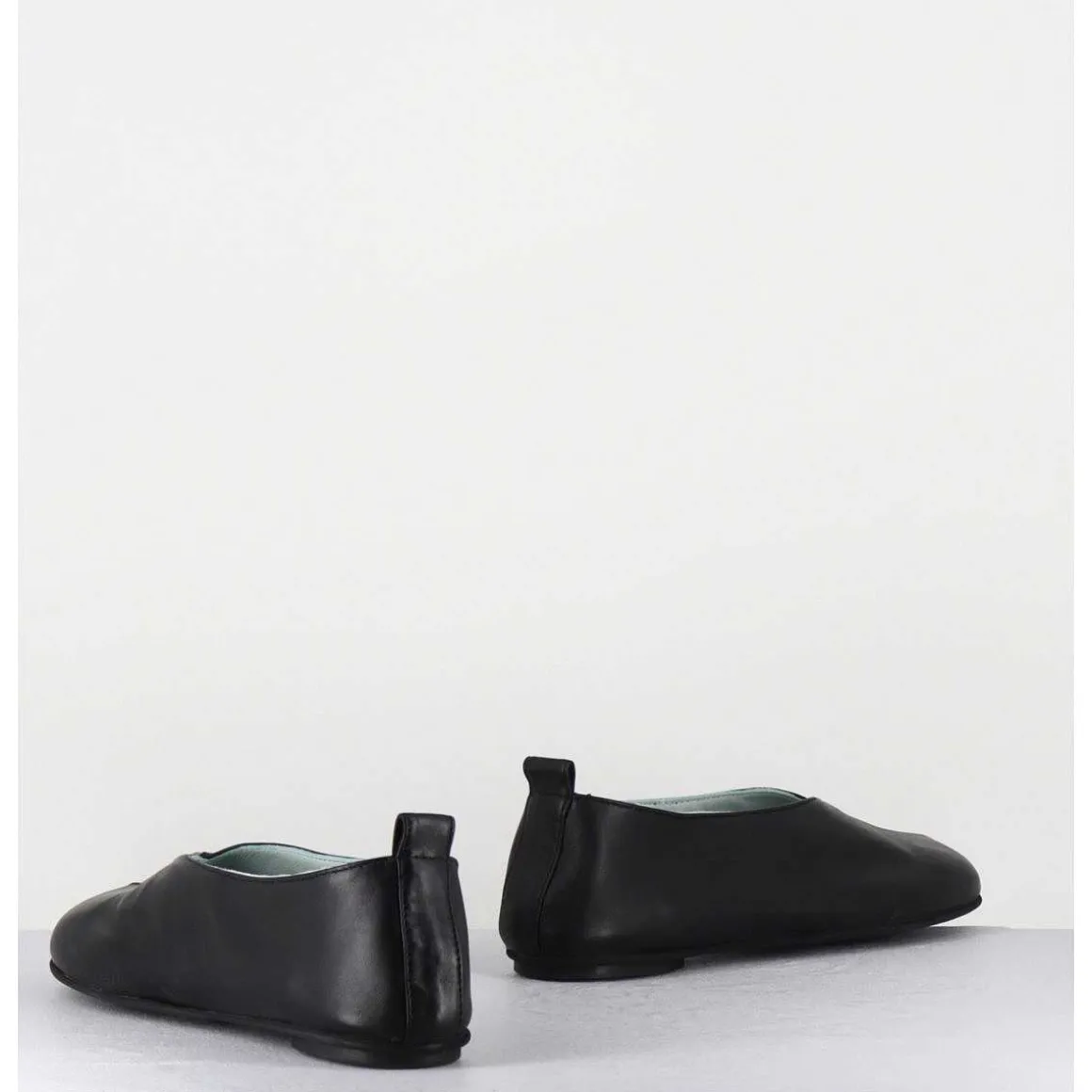 Ballerines Minimalistes En Cuir Souple Noir - Lester Cherie Nero