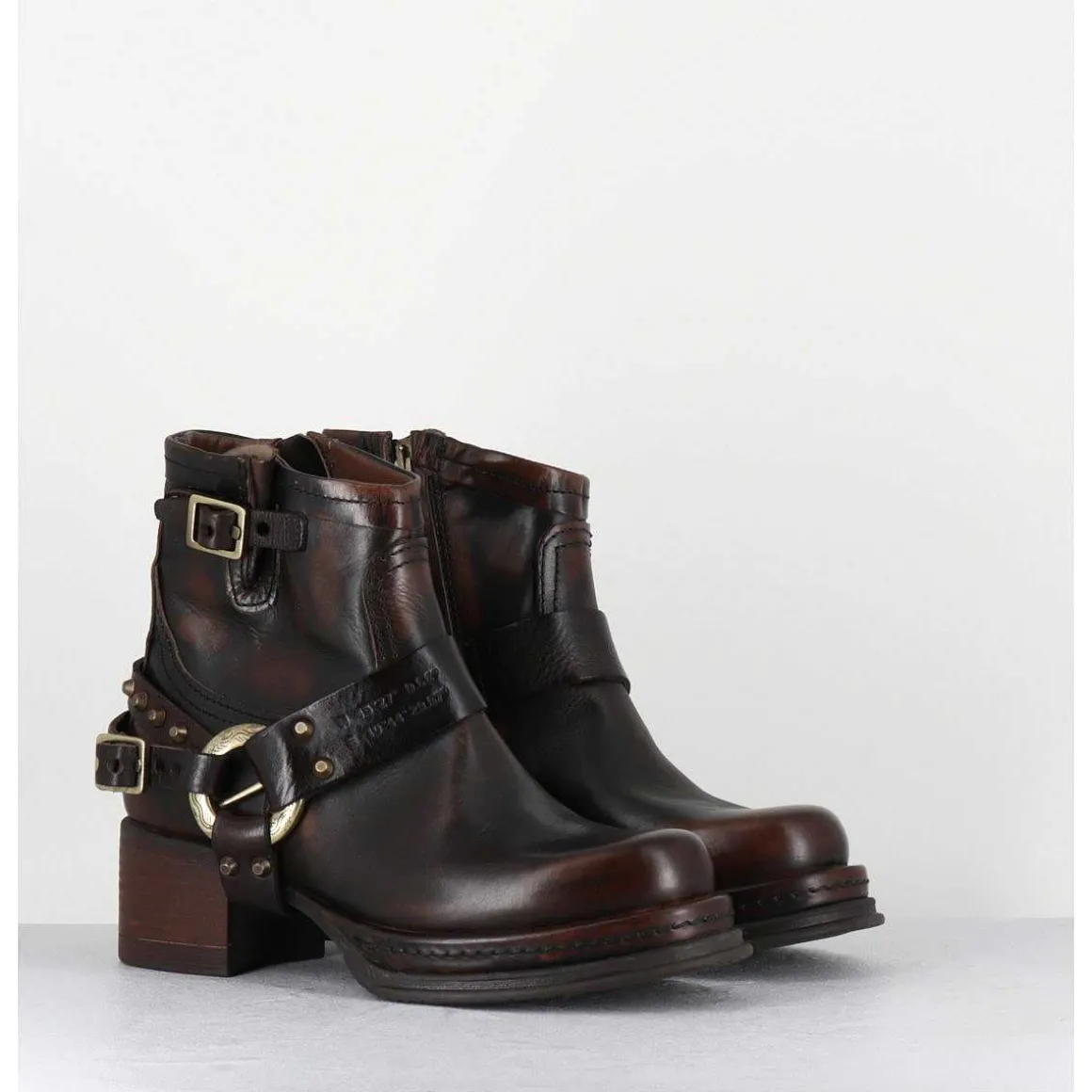 Bikers Courtes A Ceinturon En Cuir Vieilli Marron - Ground Tiger