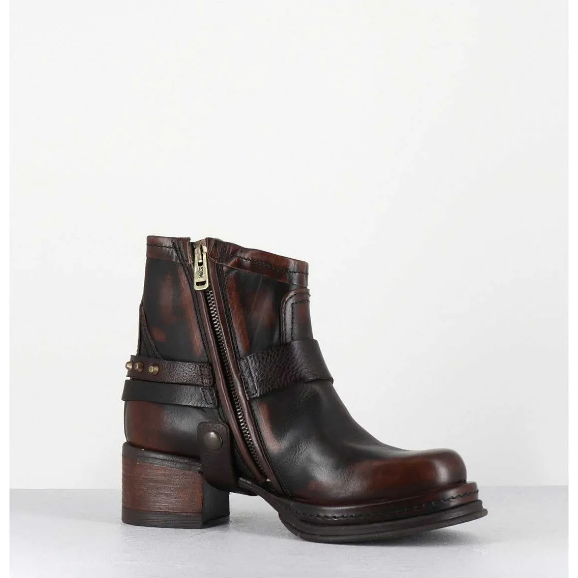 Bikers Courtes A Ceinturon En Cuir Vieilli Marron - Ground Tiger