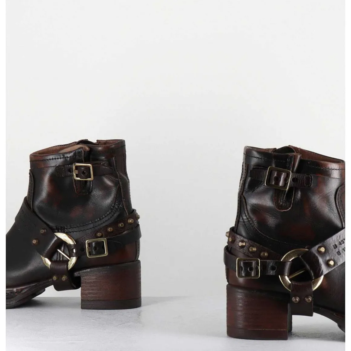 Bikers Courtes A Ceinturon En Cuir Vieilli Marron - Ground Tiger
