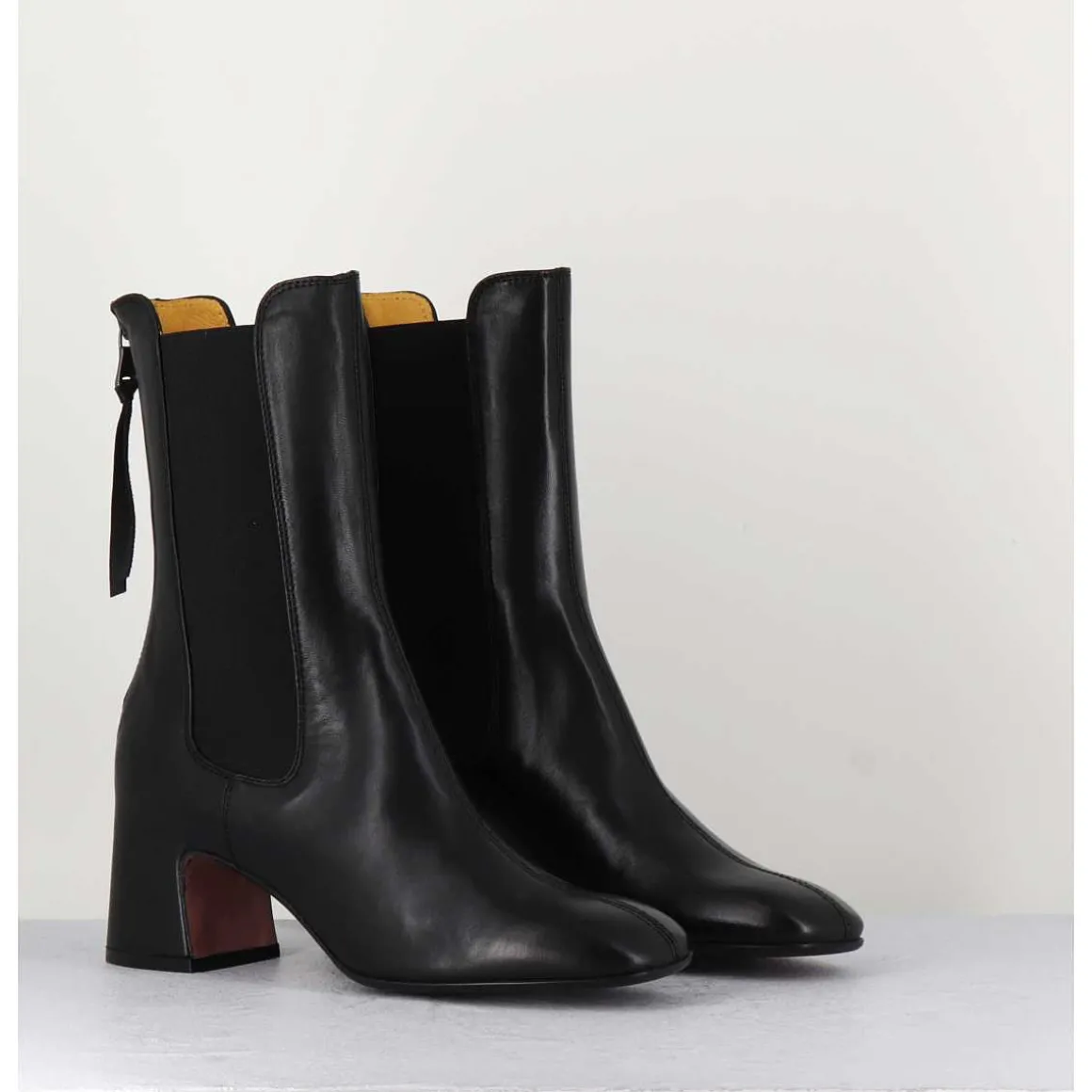 Boots A Elastiques En Cuir Souple Noir - P900 Nero