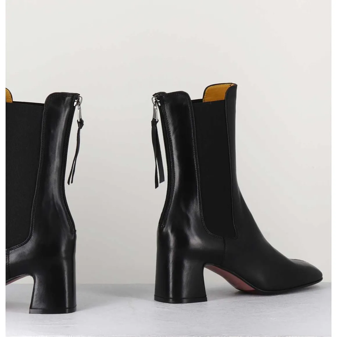 Boots A Elastiques En Cuir Souple Noir - P900 Nero