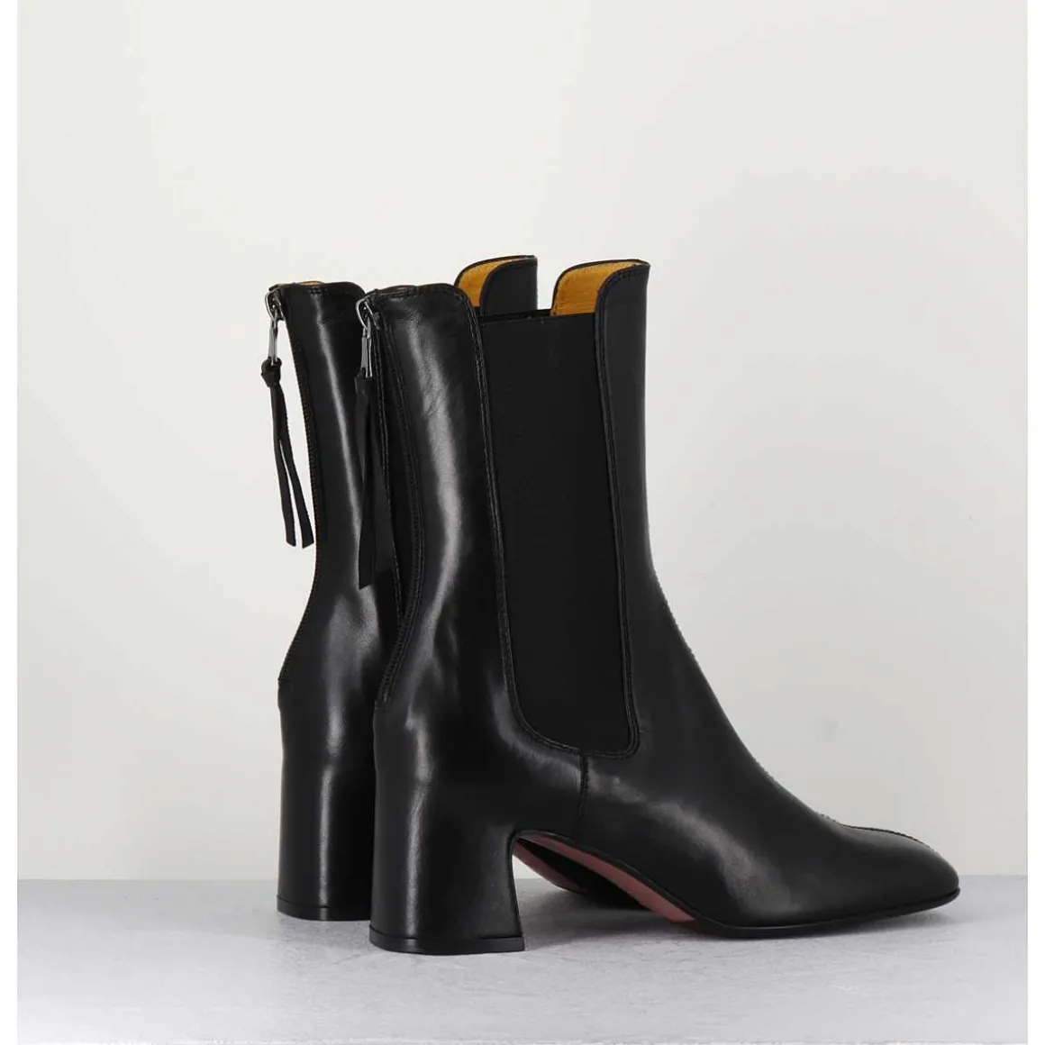 Boots A Elastiques En Cuir Souple Noir - P900 Nero