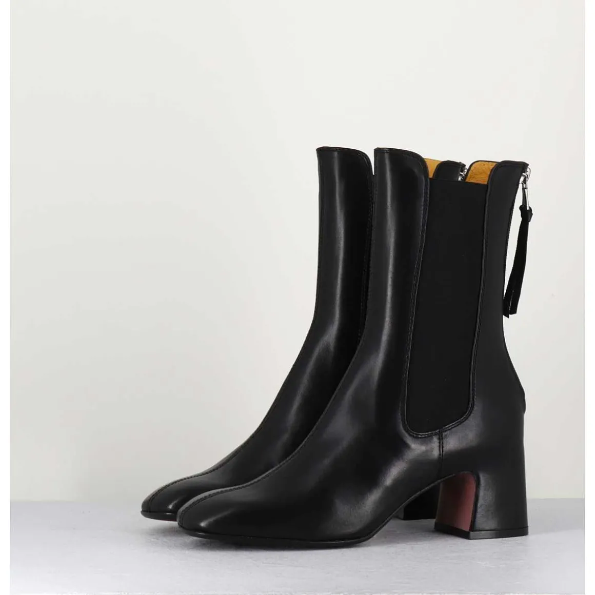 Boots A Elastiques En Cuir Souple Noir - P900 Nero