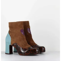 Boots A Talon En Daim Camel & Coeur Violet - Danlov Fiat Castano