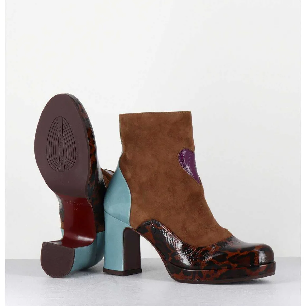 Boots A Talon En Daim Camel & Coeur Violet - Danlov Fiat Castano