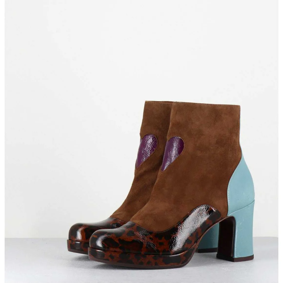 Boots A Talon En Daim Camel & Coeur Violet - Danlov Fiat Castano