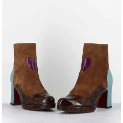 Boots A Talon En Daim Camel & Coeur Violet - Danlov Fiat Castano