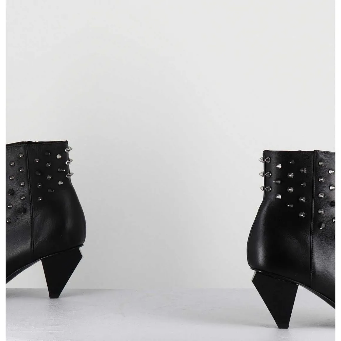 Boots Bout Pointu En Cuir Noir A Clous - Knife Studs Nero