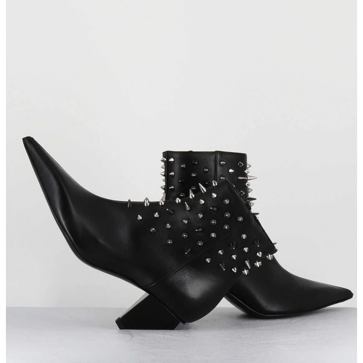 Boots Bout Pointu En Cuir Noir A Clous - Knife Studs Nero