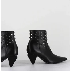 Boots Bout Pointu En Cuir Noir A Clous - Knife Studs Nero