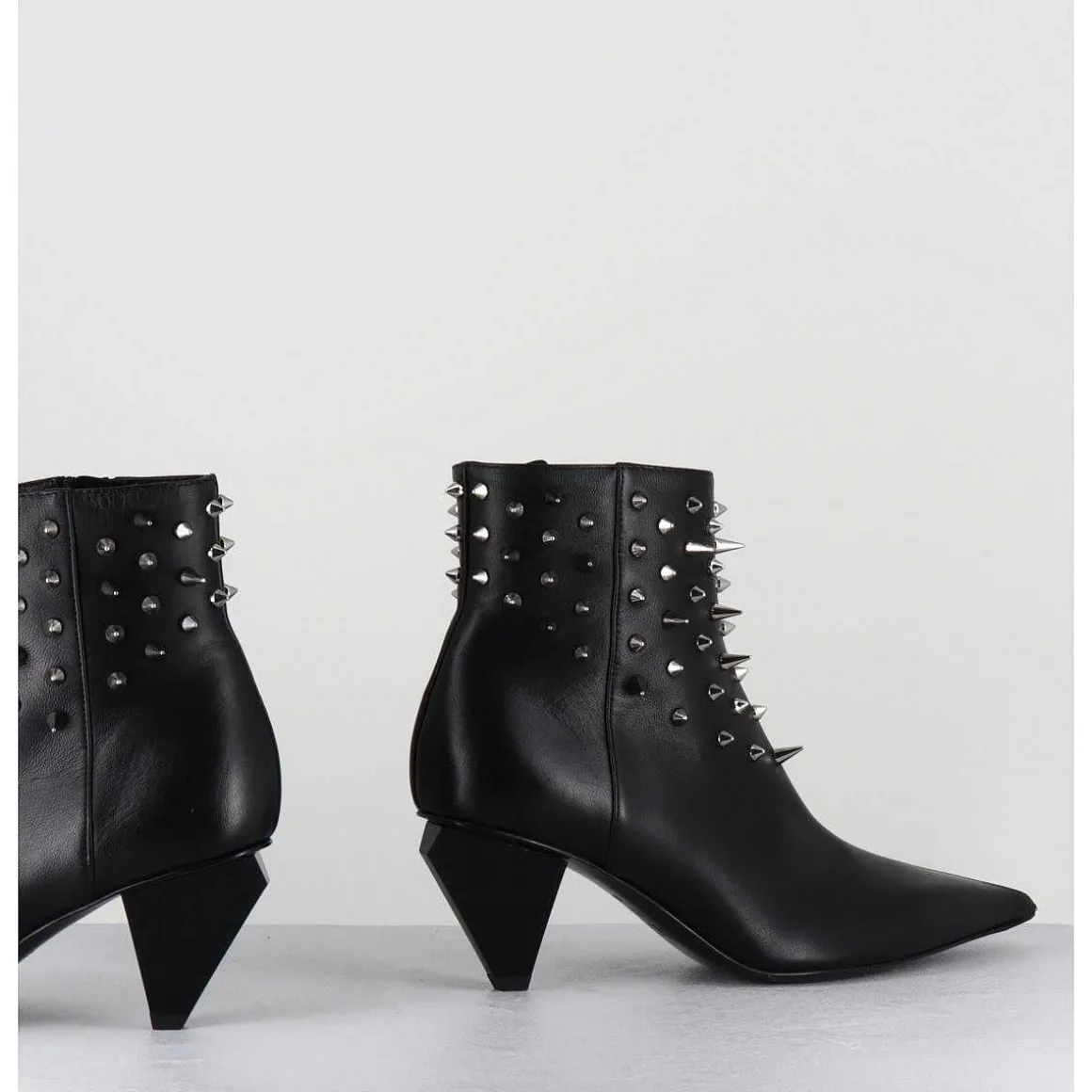 Boots Bout Pointu En Cuir Noir A Clous - Knife Studs Nero