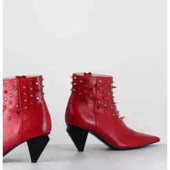 Boots Bout Pointu En Cuir Rouge A Clous - Knife Studs Cerise