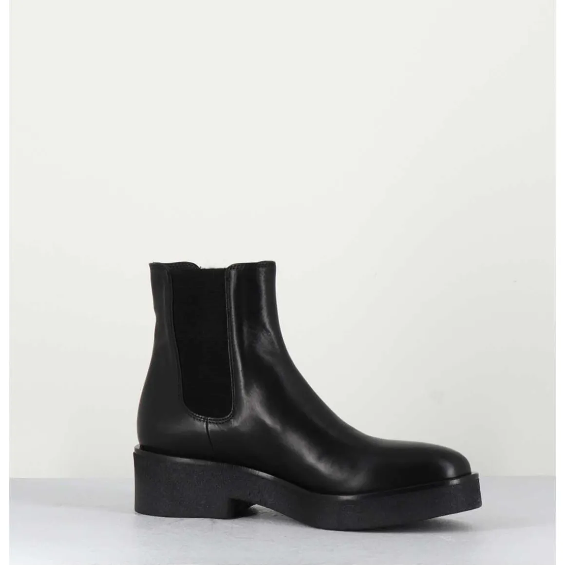 Boots Chelsea En Cuir Naplak Noir - Perla Nero