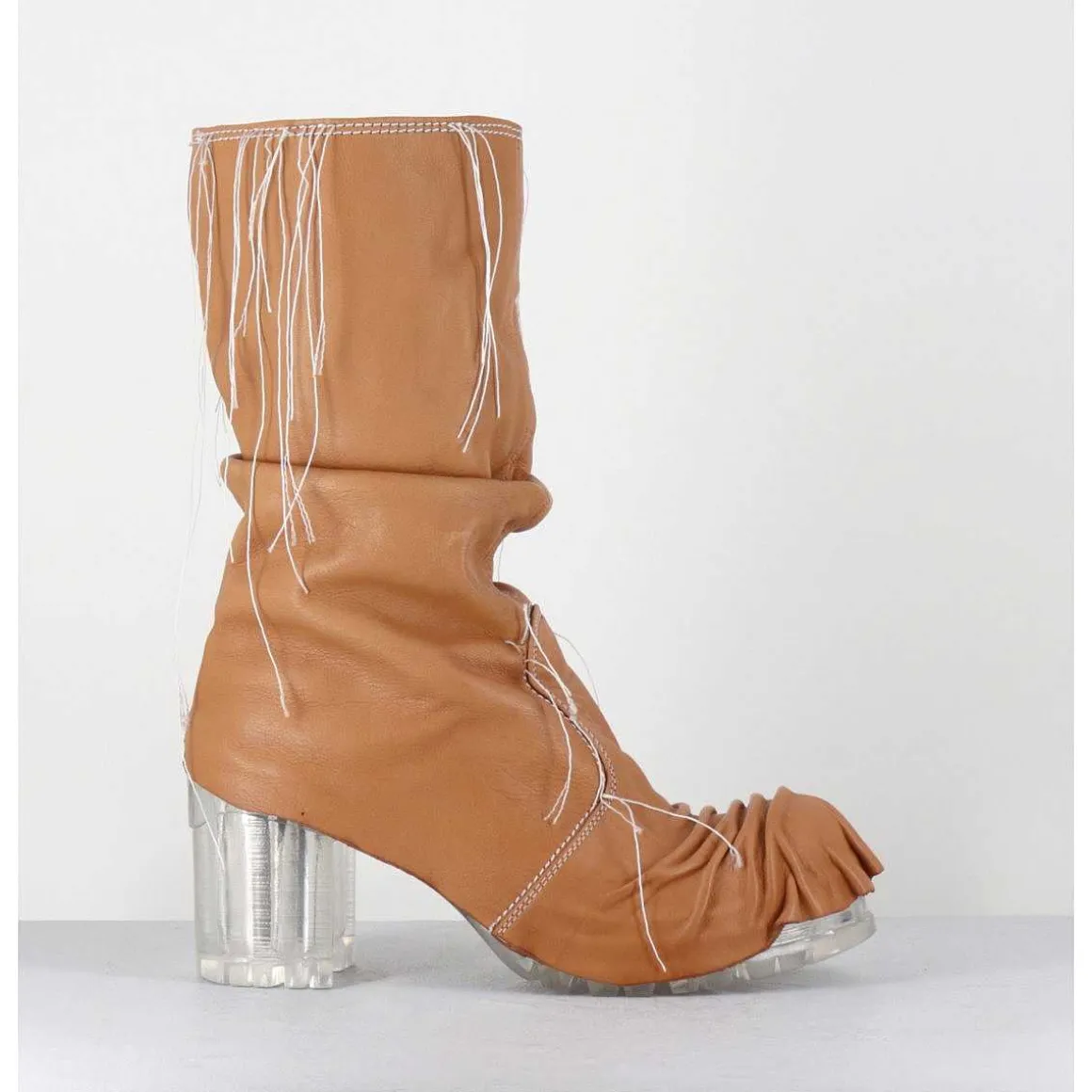 Boots En Cuir Camel Semelle Translucide Et Fils Blancs - Vlad Nappa Camel