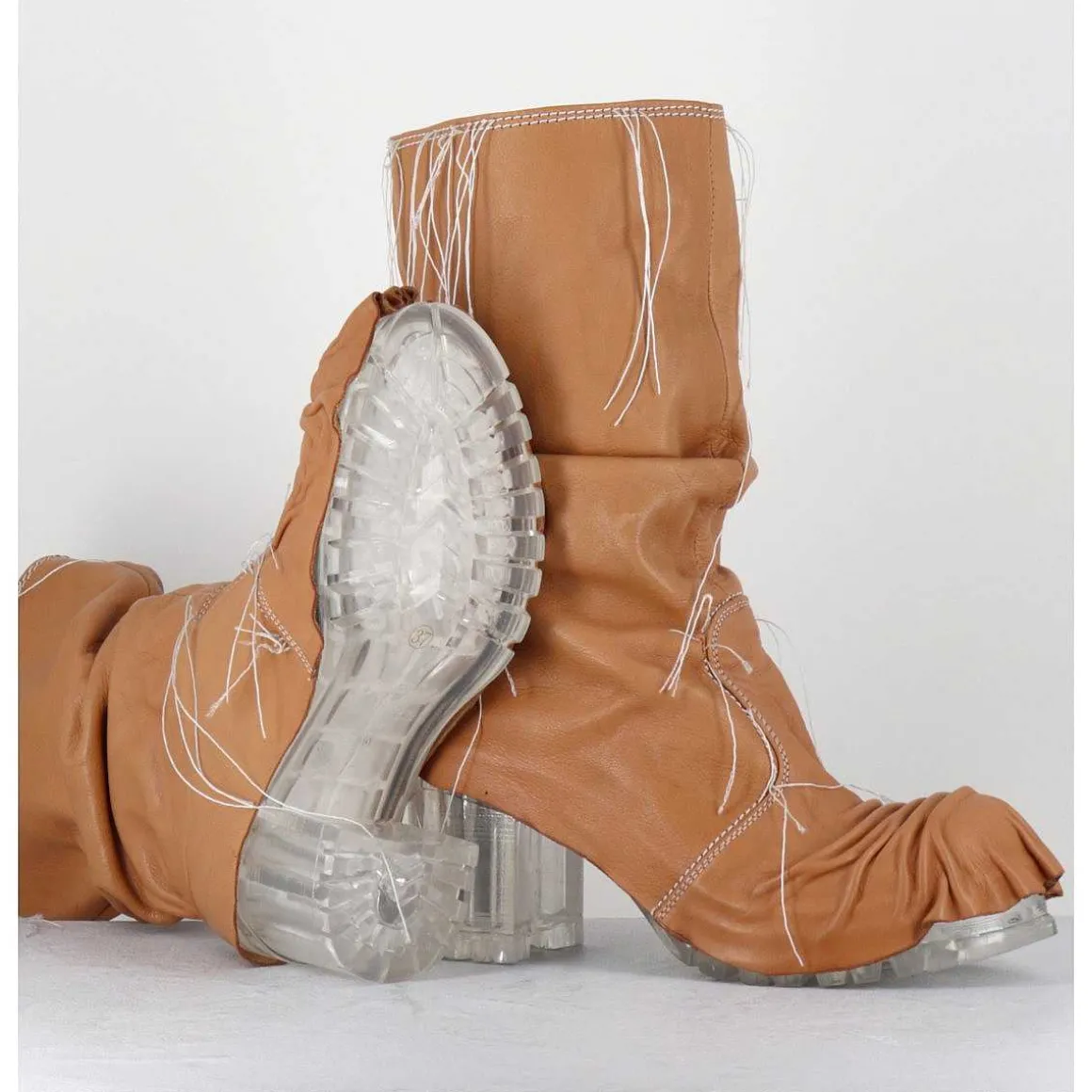 Boots En Cuir Camel Semelle Translucide Et Fils Blancs - Vlad Nappa Camel