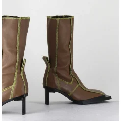 Boots En Cuir Marron Coutures Graphiques Vertes - Eimi Green Boots