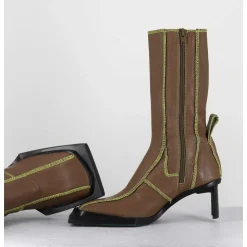 Boots En Cuir Marron Coutures Graphiques Vertes - Eimi Green Boots