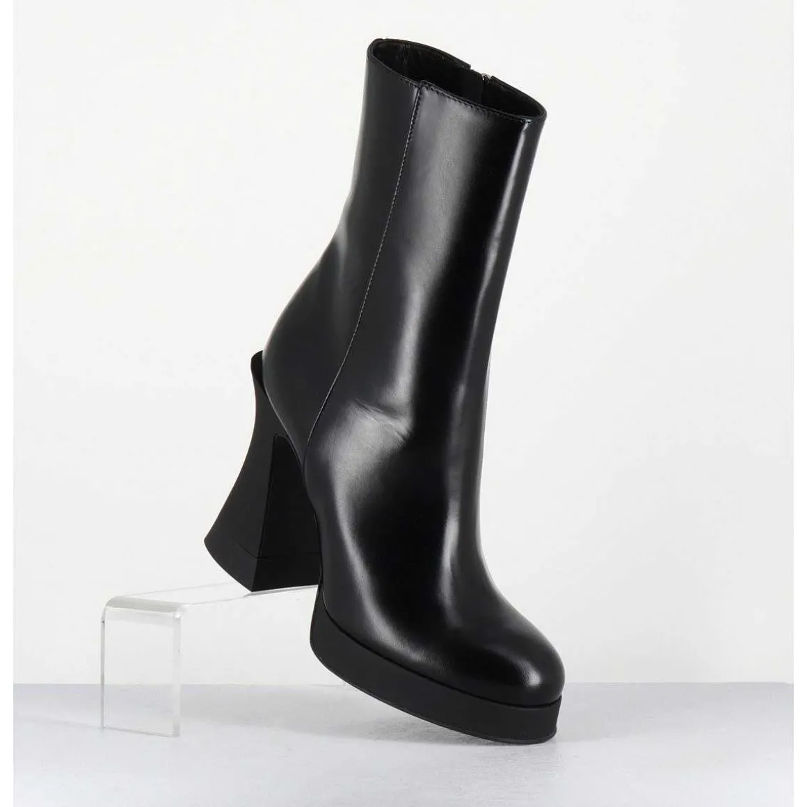 Boots En Cuir Noir A Talon Haut En Gomme - Janis Bootie Nero