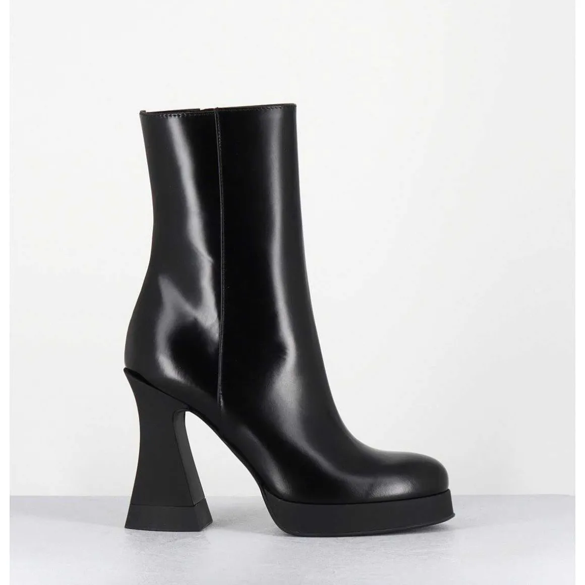 Boots En Cuir Noir A Talon Haut En Gomme - Janis Bootie Nero