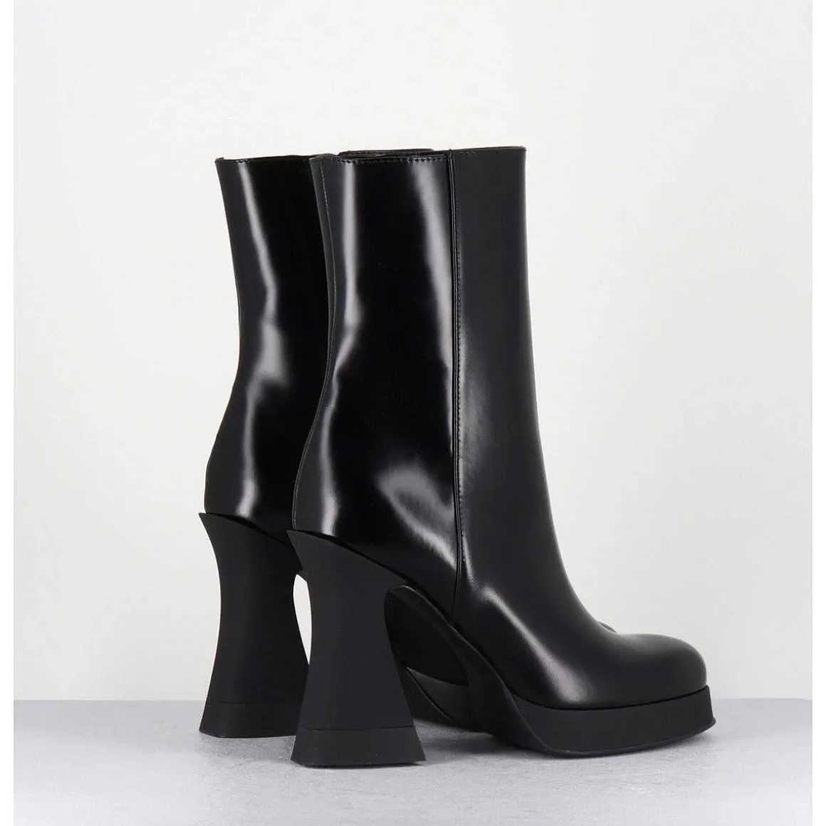 Boots En Cuir Noir A Talon Haut En Gomme - Janis Bootie Nero