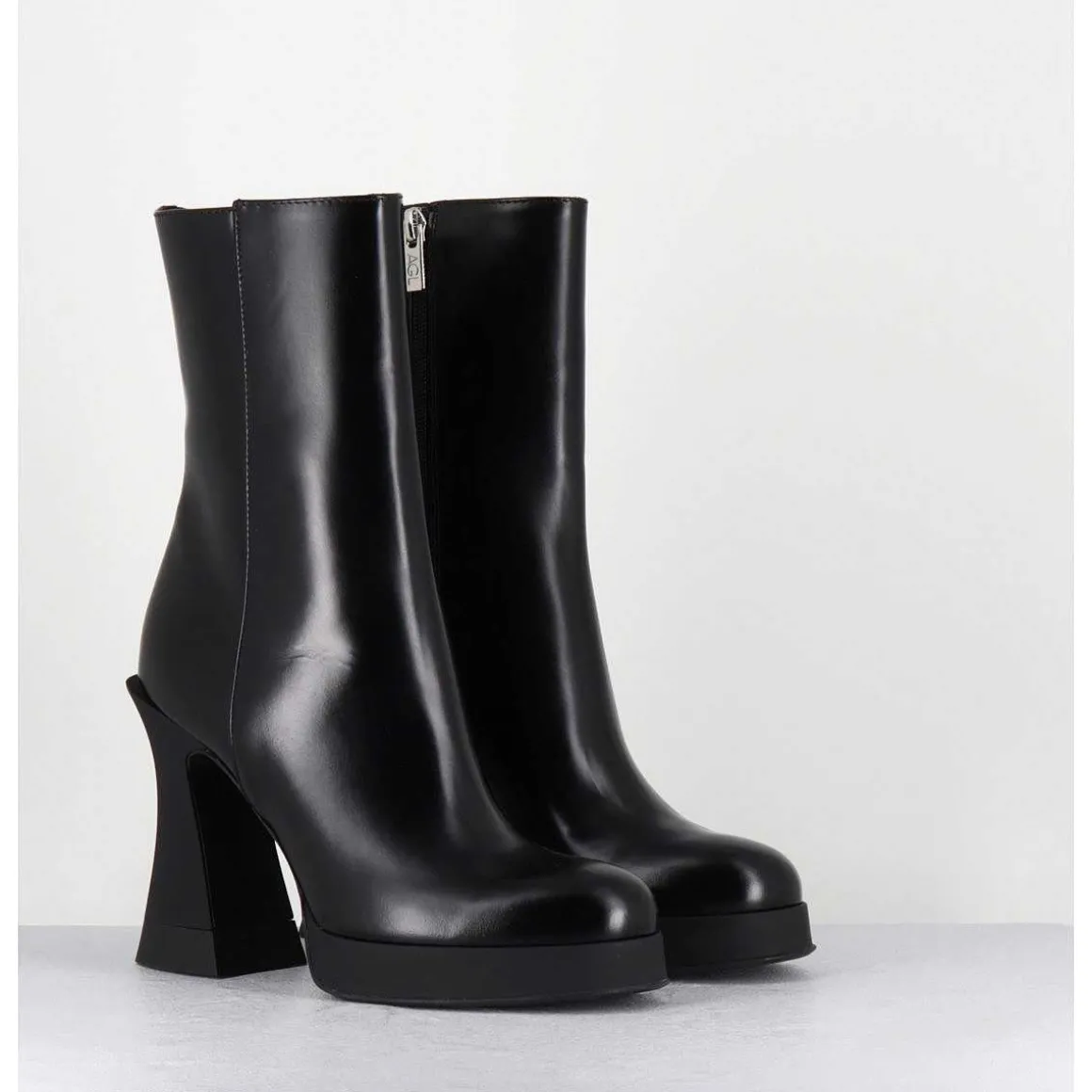 Boots En Cuir Noir A Talon Haut En Gomme - Janis Bootie Nero