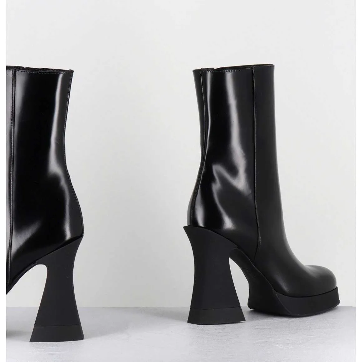 Boots En Cuir Noir A Talon Haut En Gomme - Janis Bootie Nero