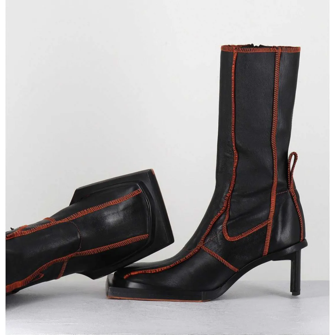 Boots En Cuir Noir Coutures Graphiques Oranges - Eimi Black Boots