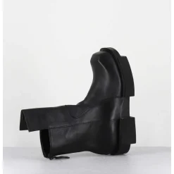 Boots En Cuir Noir Legeres Semelle Destructuree - Gura Vitelo Nero