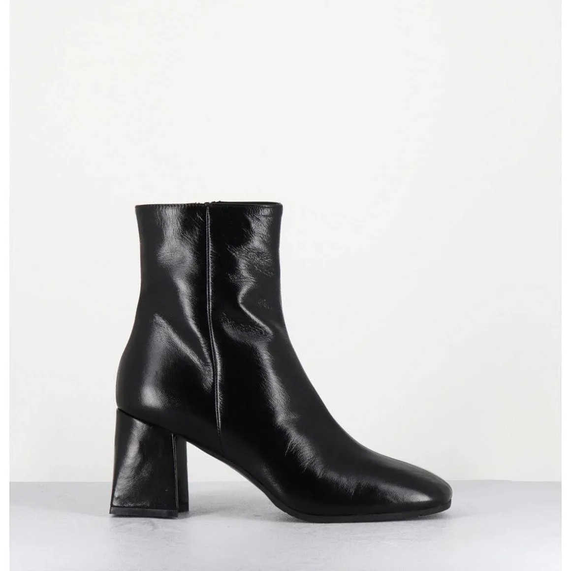 Boots En Cuir Souple Noir Bout Carre A Talon - Selia Verlux Nero