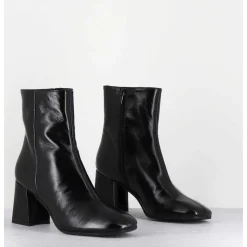 Boots En Cuir Souple Noir Bout Carre A Talon - Selia Verlux Nero