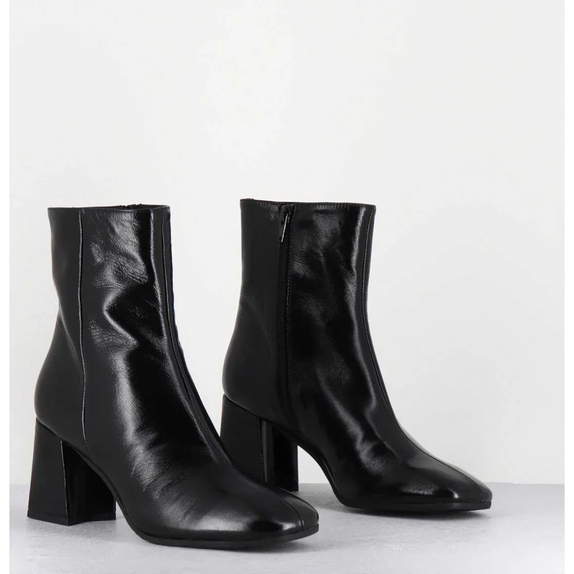Boots En Cuir Souple Noir Bout Carre A Talon - Selia Verlux Nero