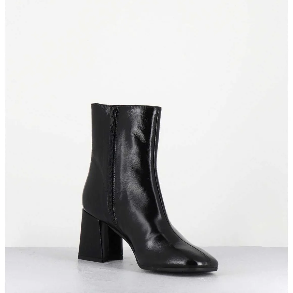 Boots En Cuir Souple Noir Bout Carre A Talon - Selia Verlux Nero