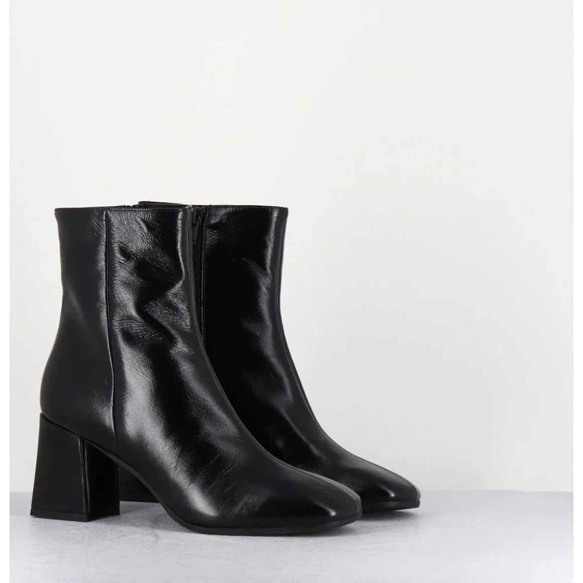 Boots En Cuir Souple Noir Bout Carre A Talon - Selia Verlux Nero