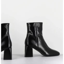 Boots En Cuir Souple Noir Bout Carre A Talon - Selia Verlux Nero
