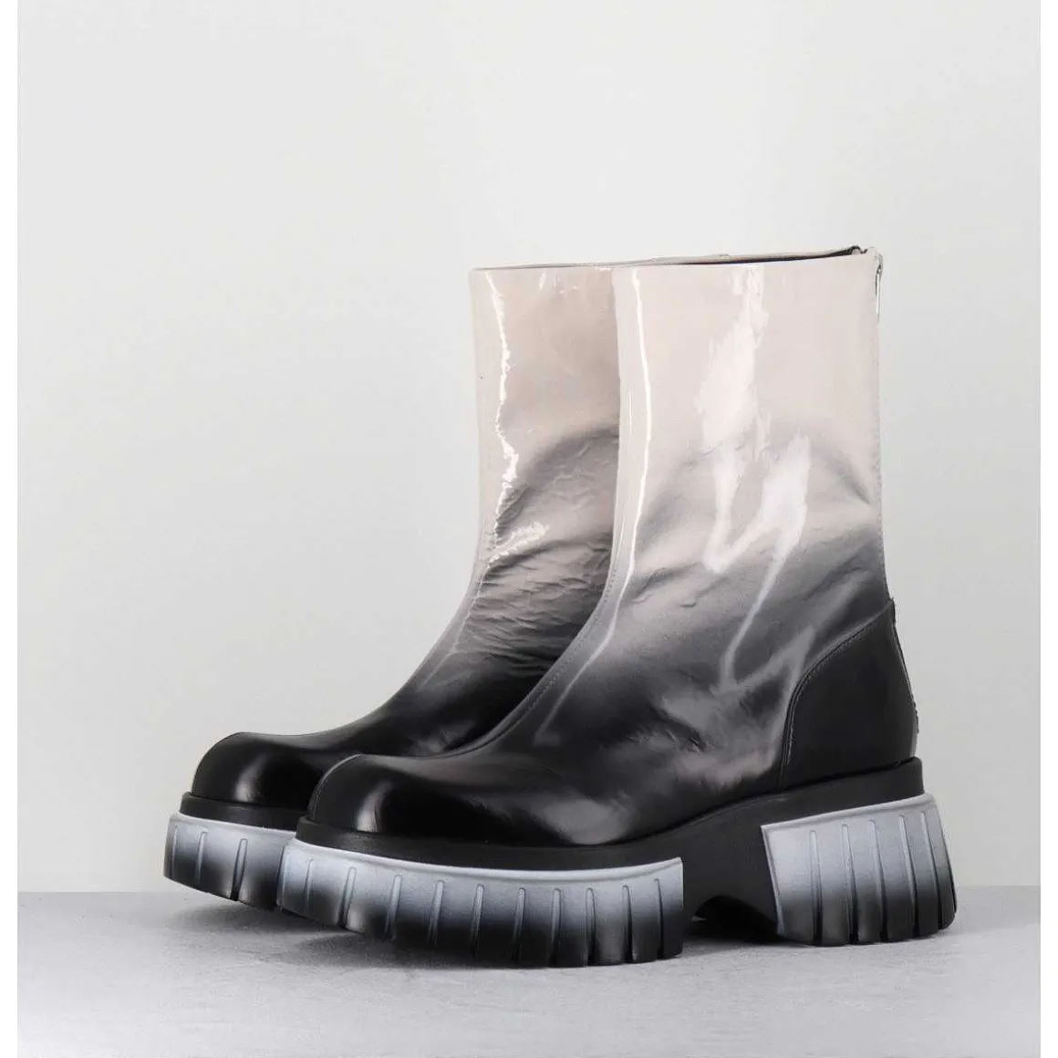 Boots En Cuir Vernis Degrade Blanc/Noir Semelle Epaisse - Melia3 Cindy Tofu