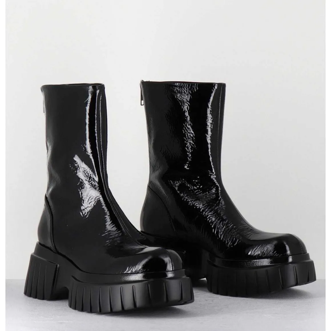 Boots En Cuir Vernis Noir Semelle Epaisse - Melia2 Cindy Nero