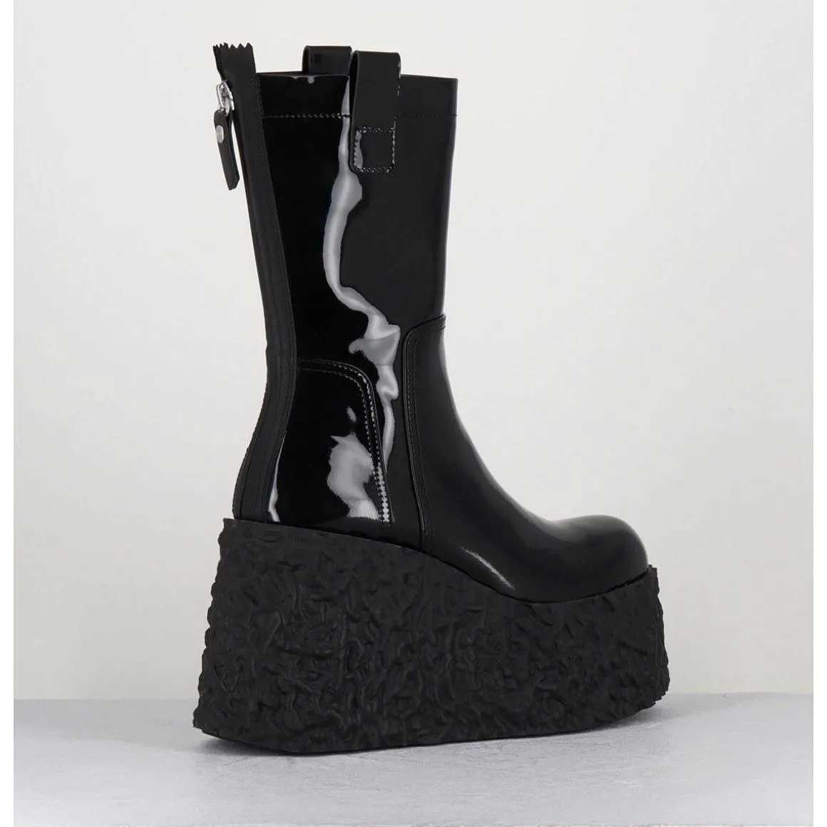 Boots En Cuir Vernis Noir Compensees - Lava Bootie Nero