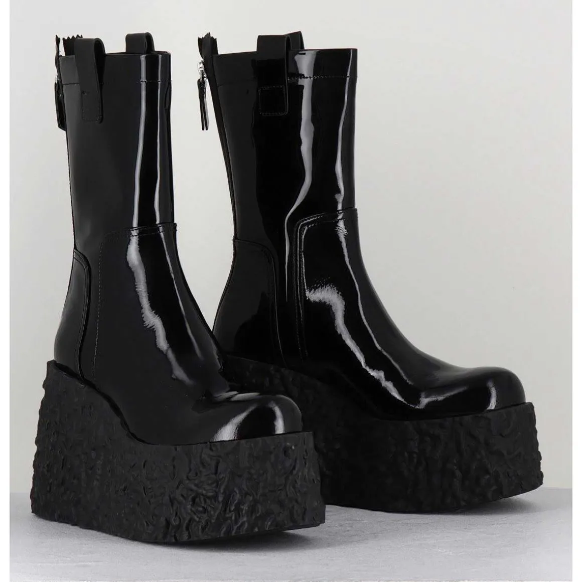 Boots En Cuir Vernis Noir Compensees - Lava Bootie Nero