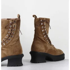 Boots En Daim Camel Corset Semelle Epaisse - Caro Suede