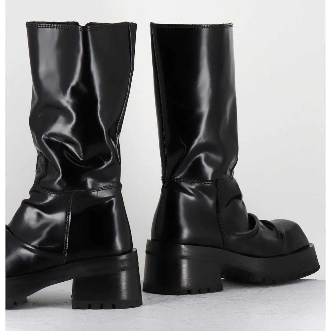 Boots Ligne Brutaliste En Cuir Glace Noir - Dima Shiny Nero