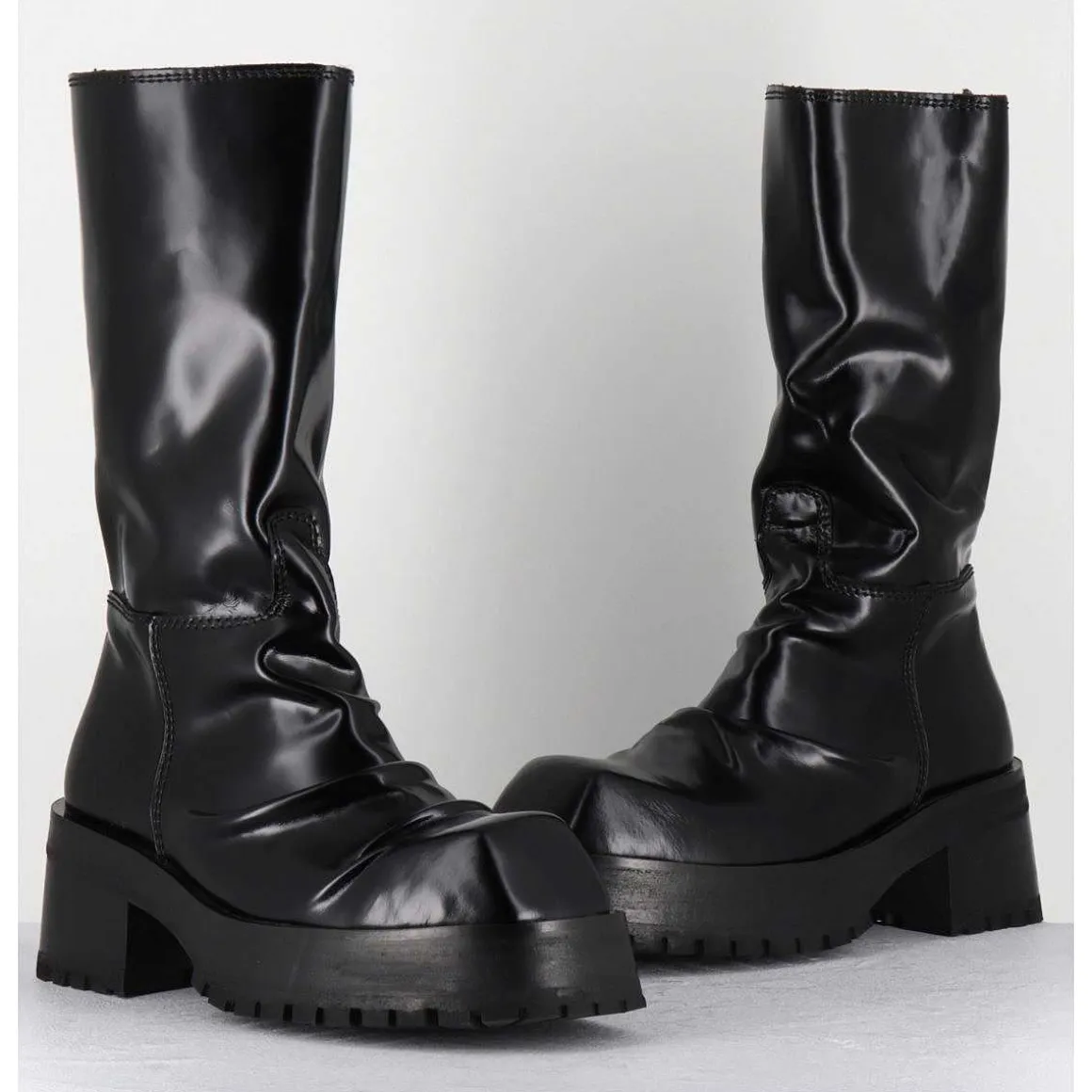 Boots Ligne Brutaliste En Cuir Glace Noir - Dima Shiny Nero