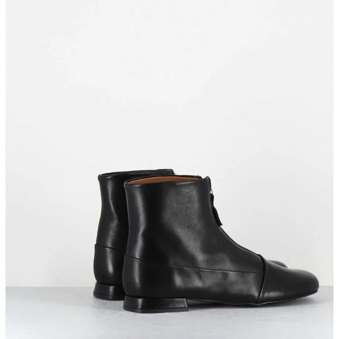 Boots Plates En Cuir Souple Noir A Zip - Maria Black Nappa