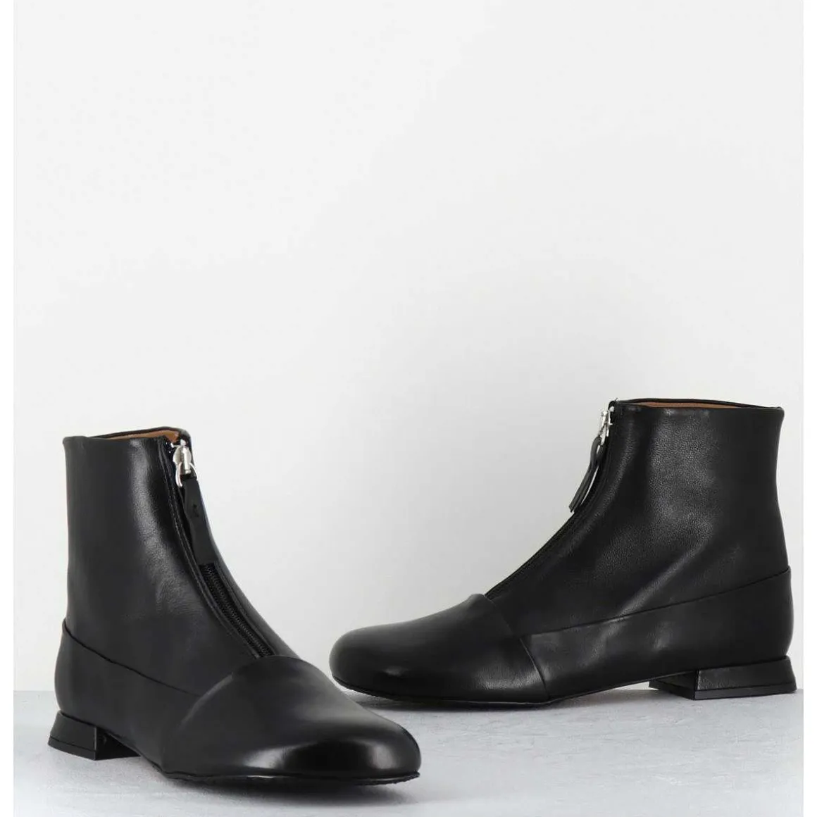 Boots Plates En Cuir Souple Noir A Zip - Maria Black Nappa